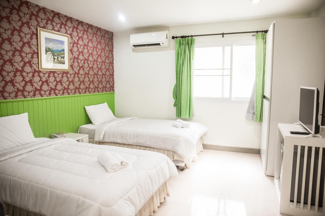 Nine Inn @ Town Phuket Exterior photo
